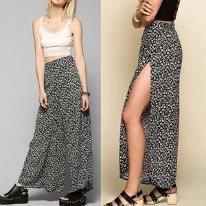 Kimchi Blue Open Sides / High Slit Palazzo Pant - Black White Floral - Size L